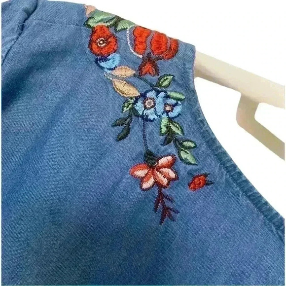 Bebe Chambray Floral Shoulder Embroidered Crop Top - Picture 4 of 6